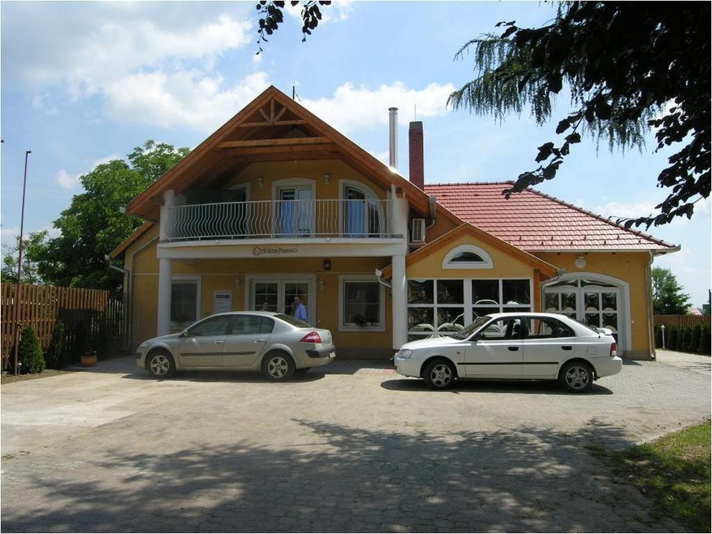 Hotel Áldos Panzió Farád Exterior foto